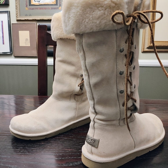 Virtually new UGG 'Upside' tall, cuffed shearling winter boot, size 10 - Picture 3 of 6